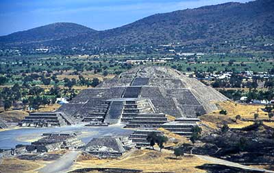 sonnenpyramide in teotihuacan